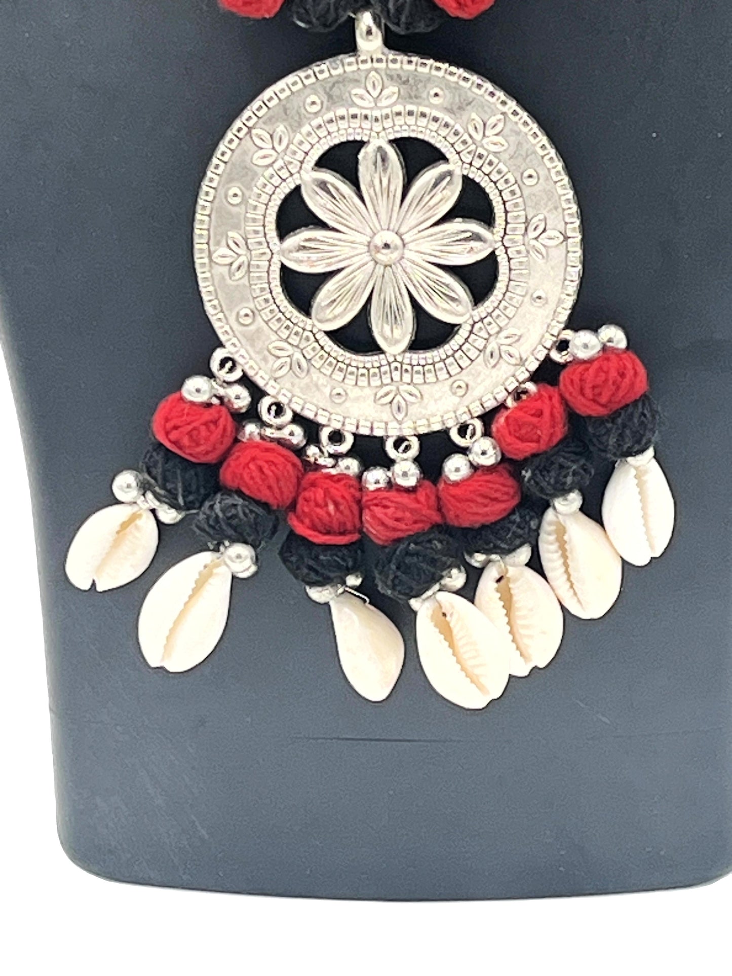The Chakmak Coastal Bloom – Red & Black Thread with Cowrie Shell Necklace Set