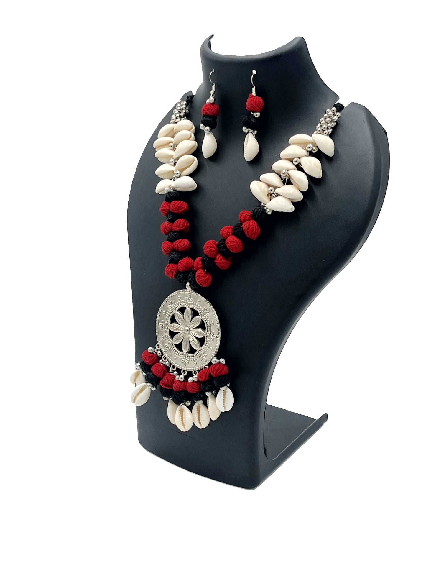 The Chakmak Coastal Bloom – Red & Black Thread with Cowrie Shell Necklace Set