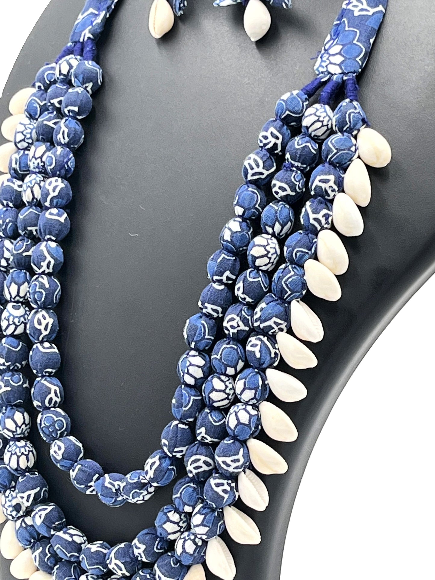 The Chakmak Coastal Melody–Indigo Blue Fabric Bead & Shell Necklace Set