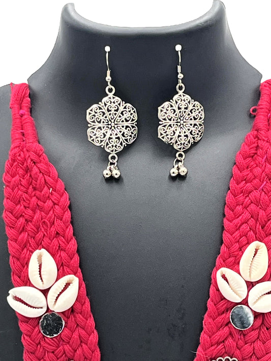 The Chakmak Rang Tarang – Red Thread with Double Peacock Oxidized Pendant & Cowrie Shell Necklace Set