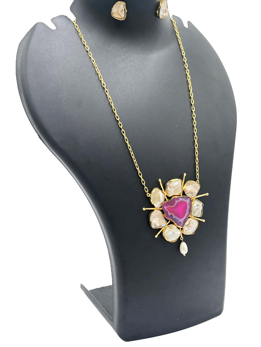 Baroqe Pearl Necklace with a pink Natural Stone heart pendant- The Chakmak