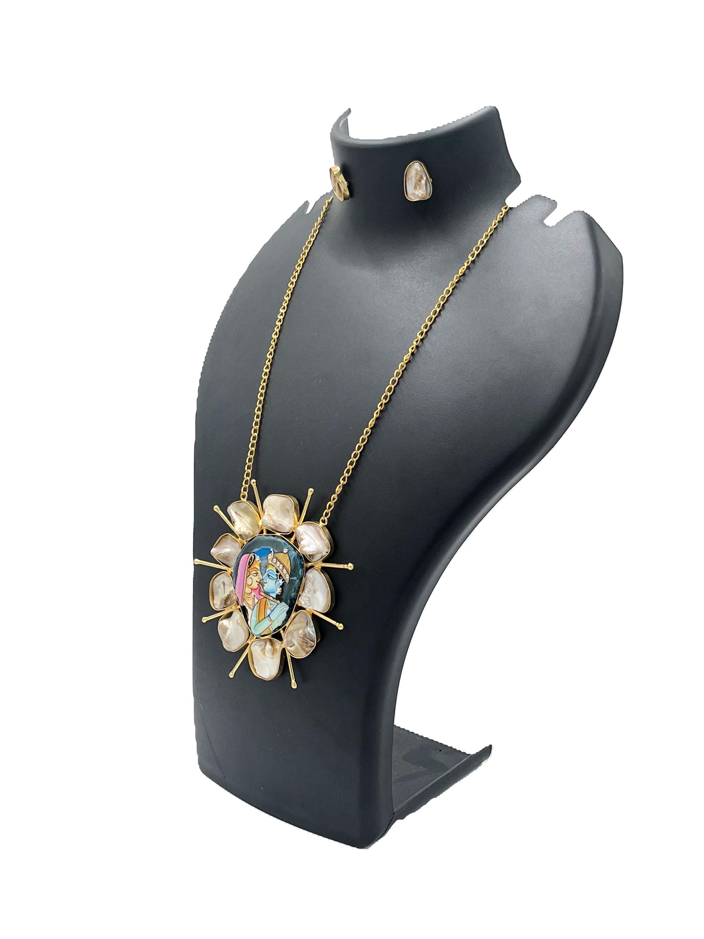 Traditional festival wear necklace set with baroque pearls and painting – The Chakmak