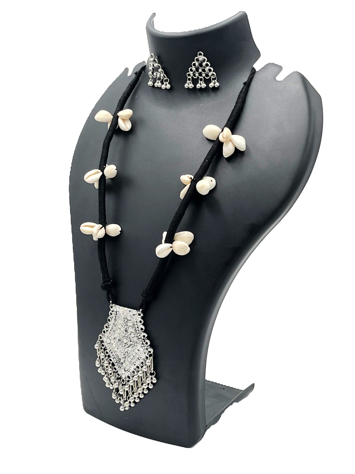 The Chakmak Rang Tarang – Black Thread Necklace Set with Cowrie Shells & Oxidized Pendant