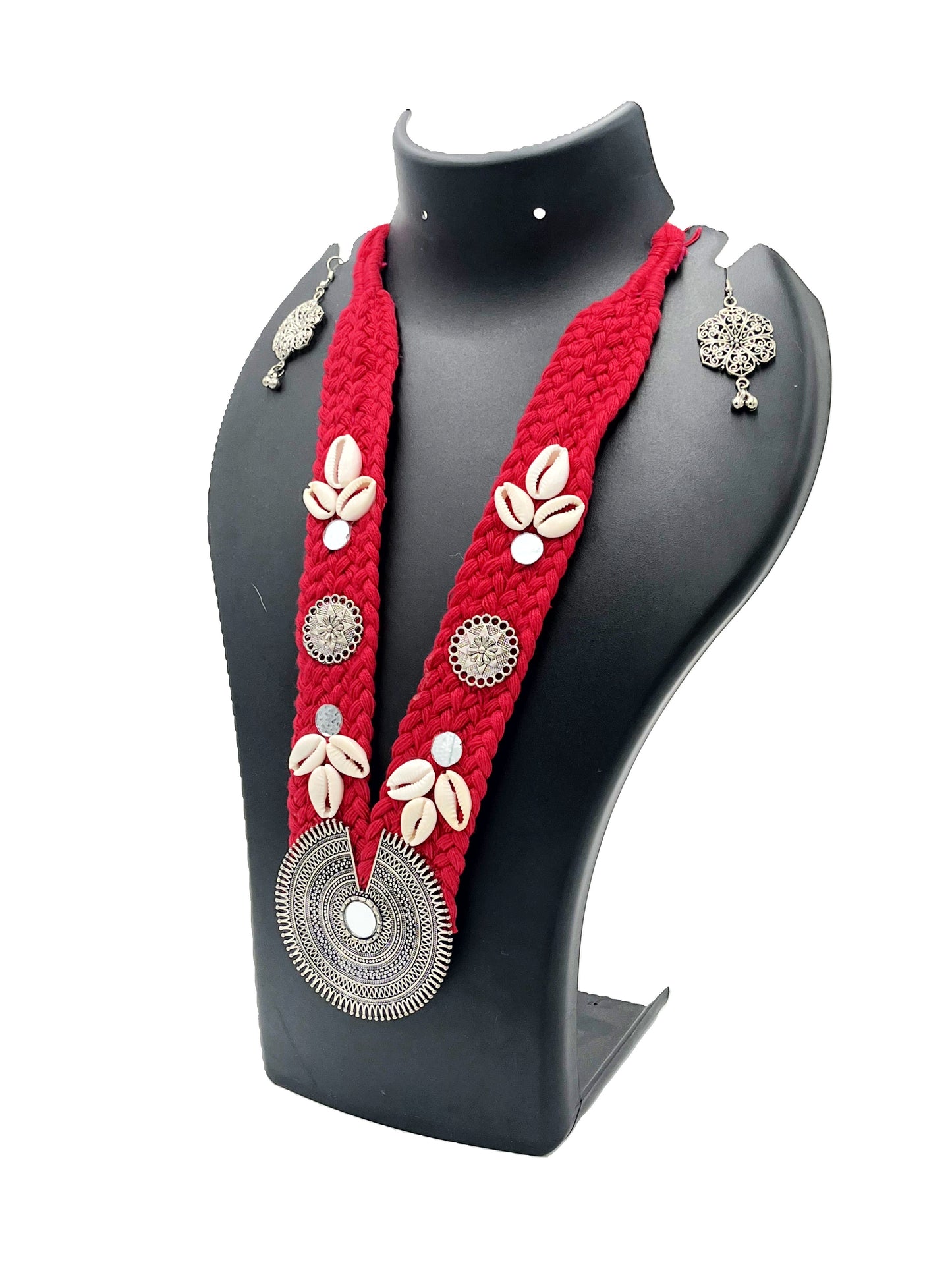The Chakmak Rang Tarang – Handcrafted Red Braided Thread Necklace Set with Cowrie Shell & Circular Oxidized Pendant
