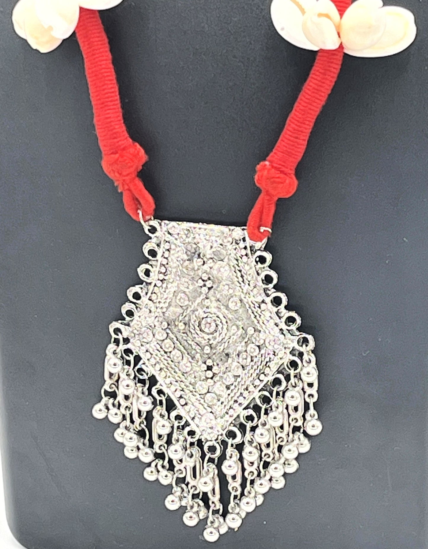 The Chakmak Rang Tarang – Red Shell & Silver Tribal Pendant Necklace Set