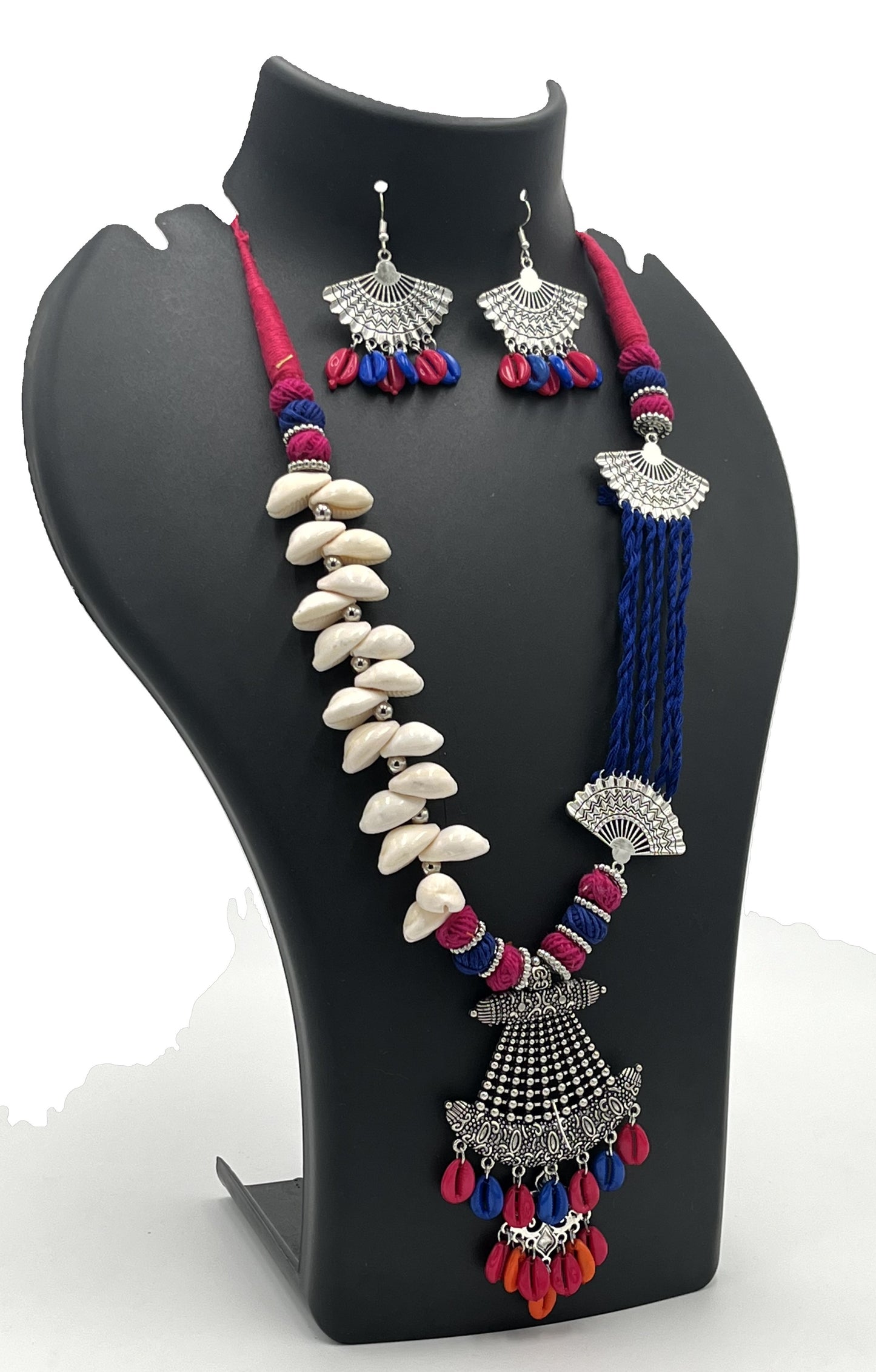 Festive Jewelry Set with Shells and Oxidized Silver Pendant – Chakmak Collection