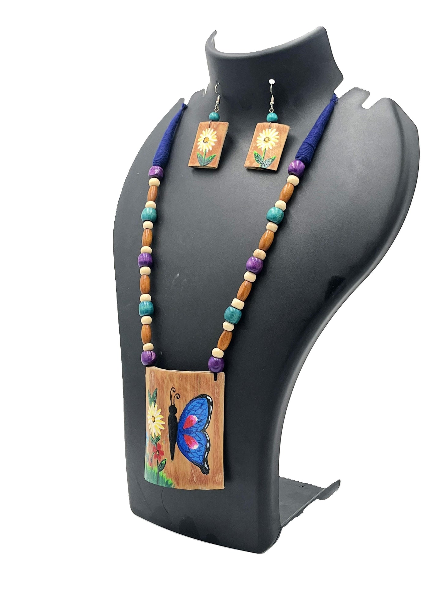 Side view of Bamboo Handcrafted Pendant Necklace Set – The Chakmak