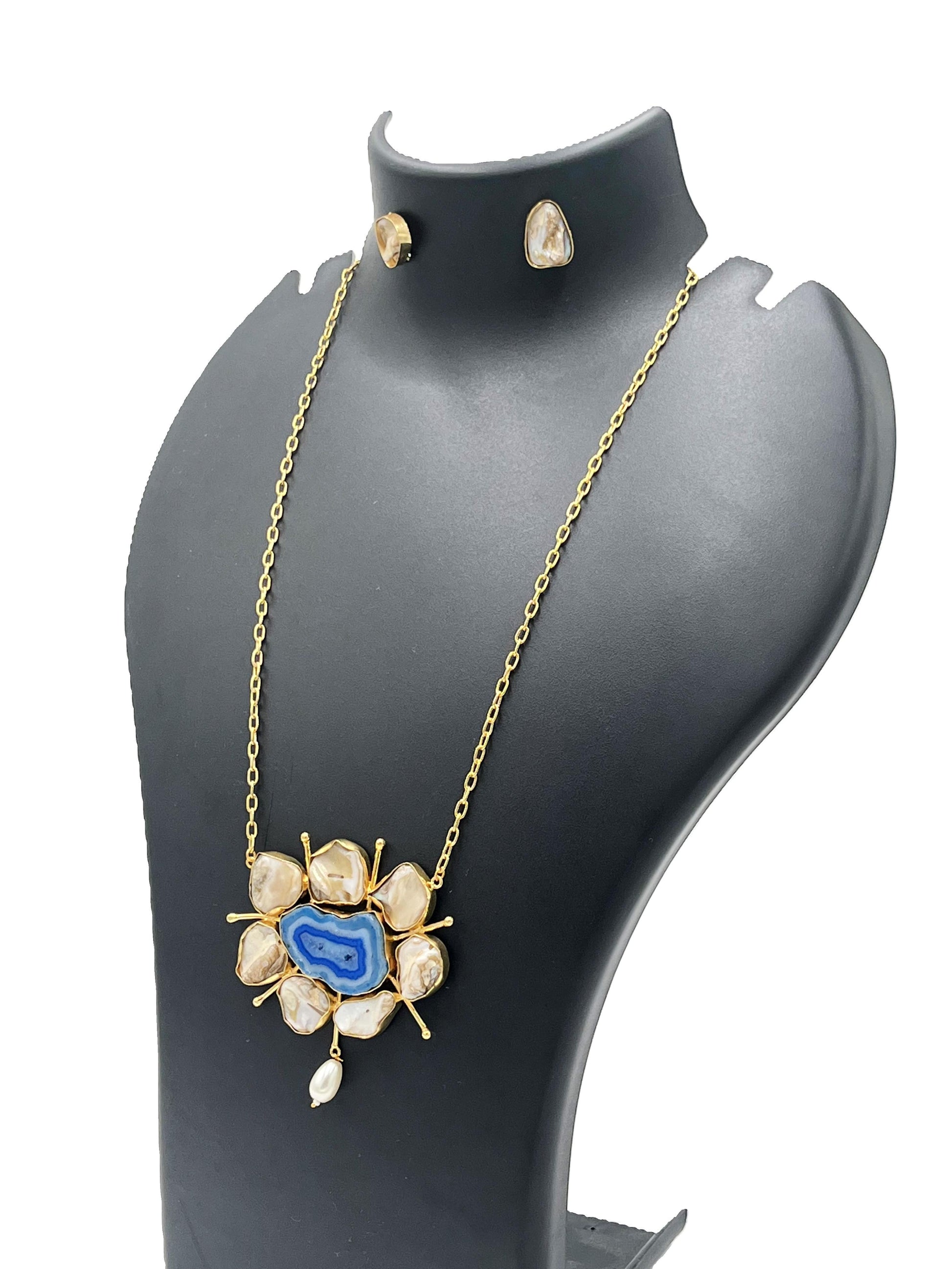 Ethnic festive jewellery set with royal blue pendant and pearl accents – The Chakmak