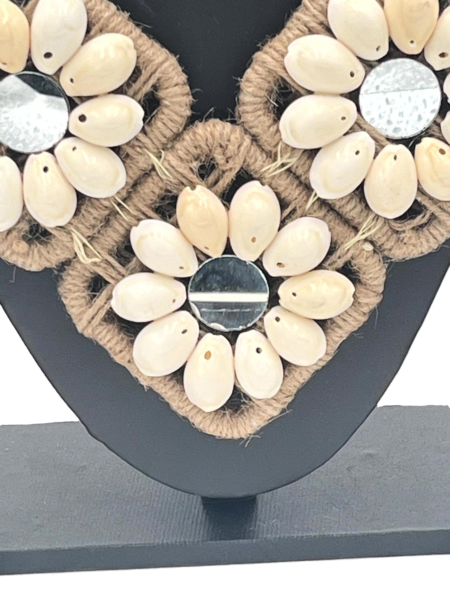 Decorative wreath with natural elements Indian Artisans Handcrafted Jewellery 