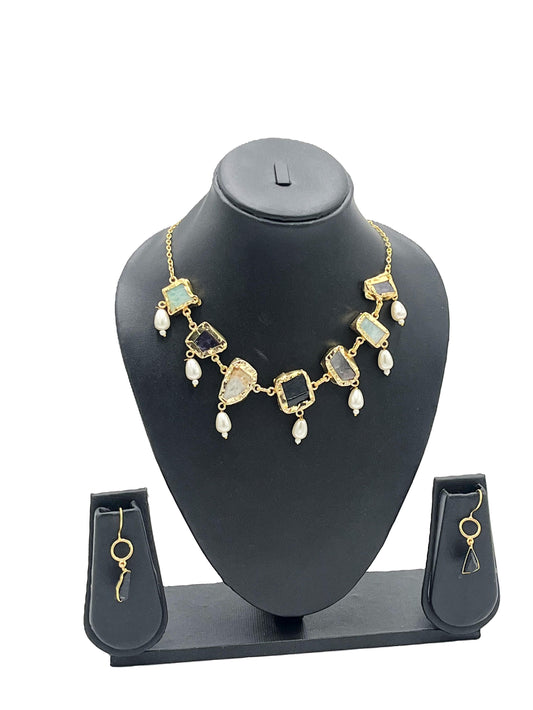 Handcrafted natural stone necklace with pearls – The Chakmak Gemdrop Royalty